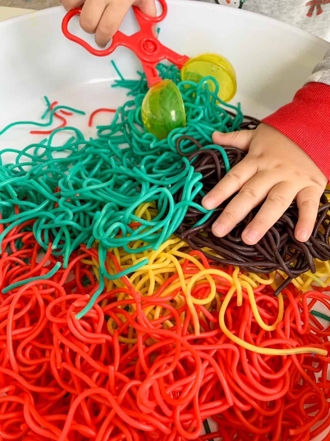 How to Make Rainbow Spaghetti - Discovering Mommyhood