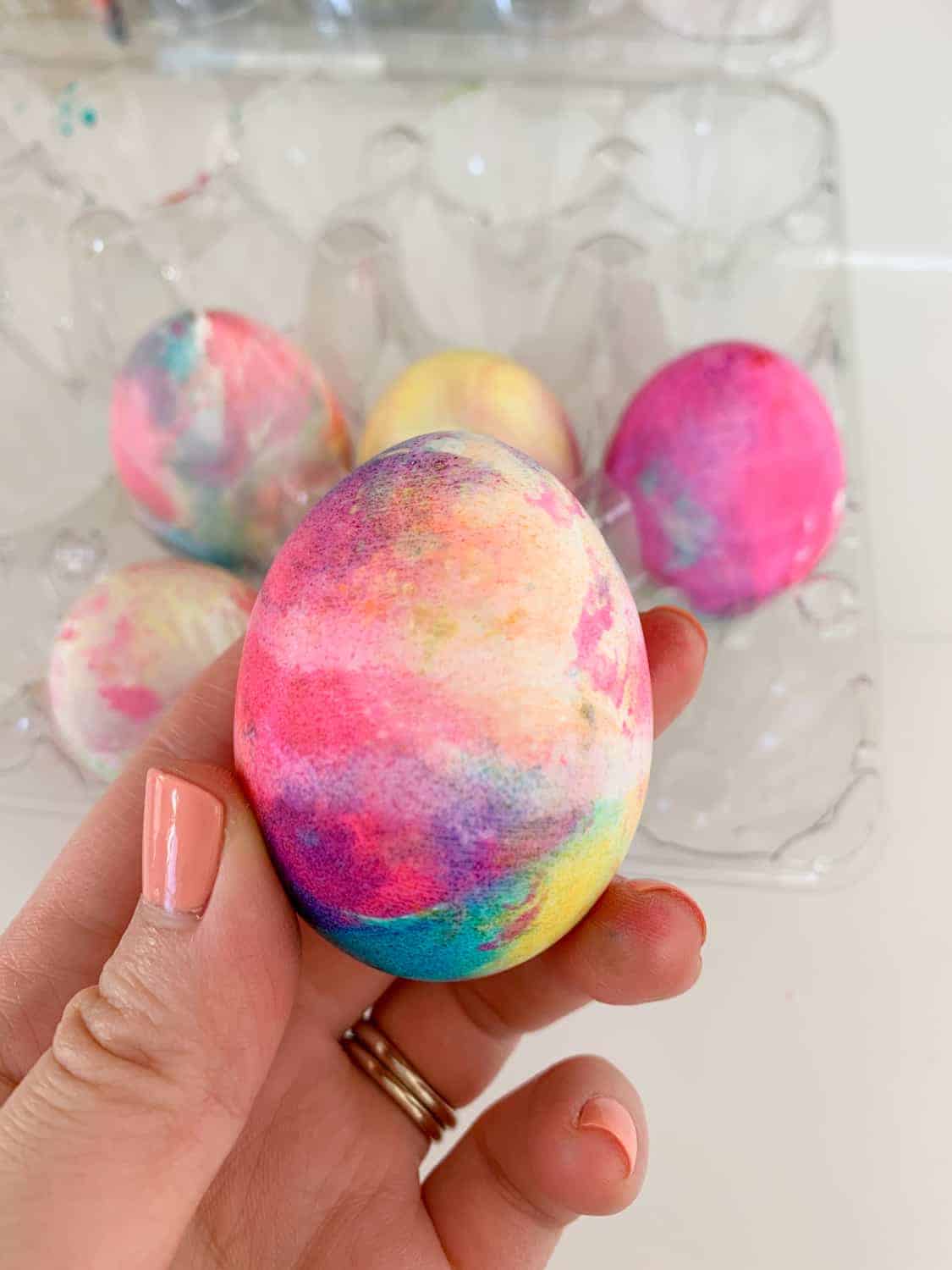 How to Make Beautiful Tie Dye Easter Eggs - Discovering Mommyhood